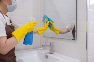 deep clean a bathroom before moving out